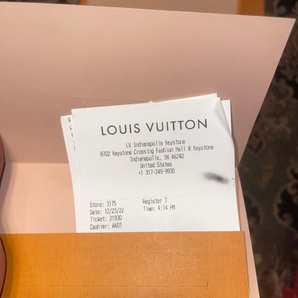 Gray Leather, Black Strap, Louis Vuitton Bumbag NEVER WORN from Louis Vuitton - Picture 10 of 10